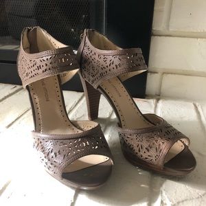 Adrienne vittadini heels NWOT